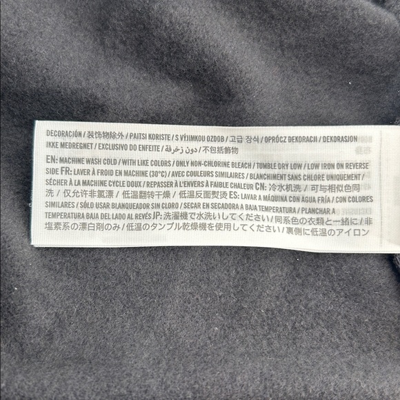 NWT Hollister The Rolling Stones Oversized Lips Graphic Pullover Band Sweatshirt - Picture 11 of 11